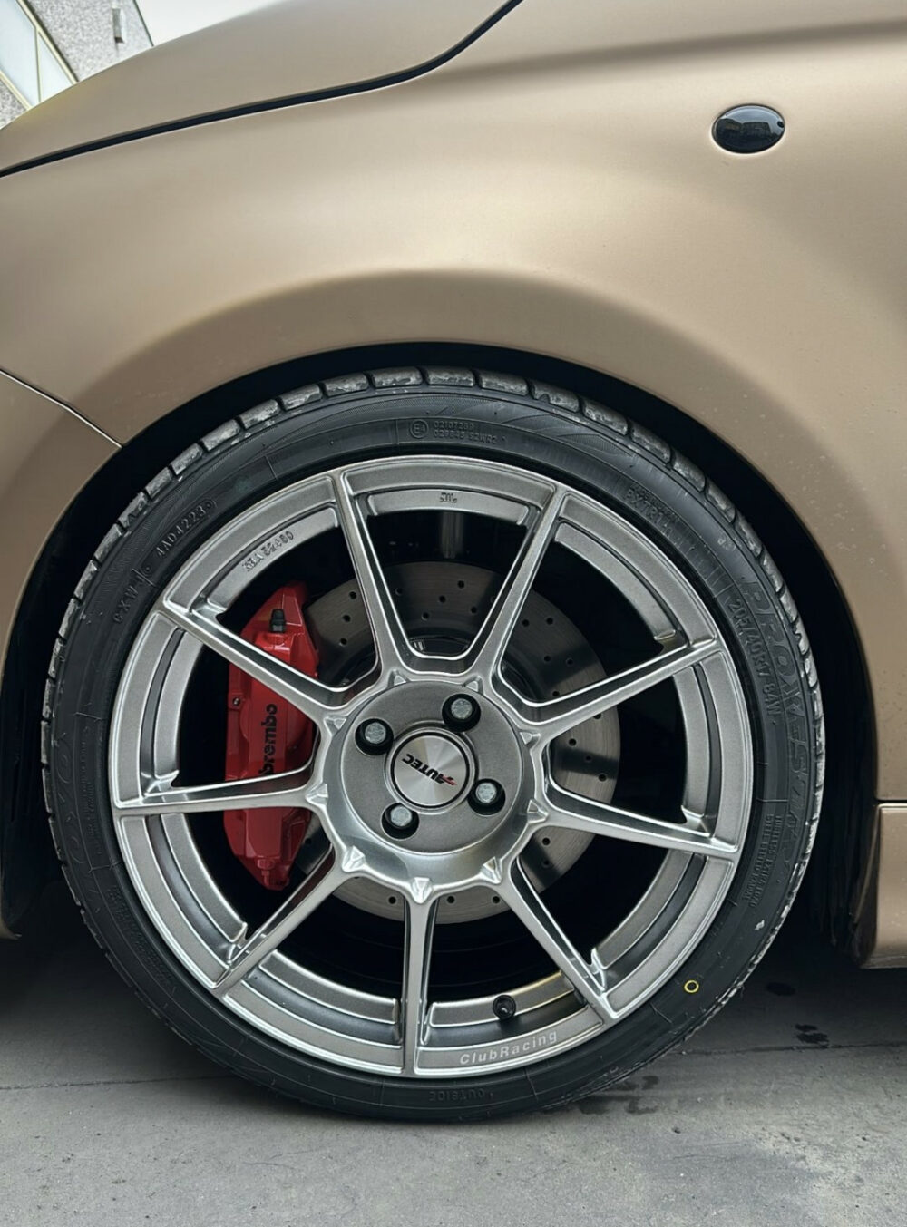 Pack adaptateurs YBT Abarth 500 500E Punto Evo Alfa 159 + durites renforcés aviations sur mesure étriers Brembo 4 pistons – Image 6