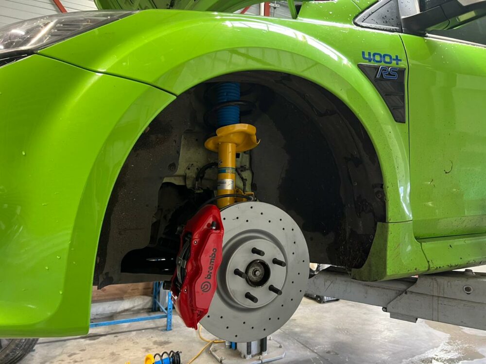 Pack adaptateurs YBT Ford Focus RS MK2 + durites renforcés aviations sur mesure étriers Brembo 4 pistons 336X28mm – Image 10