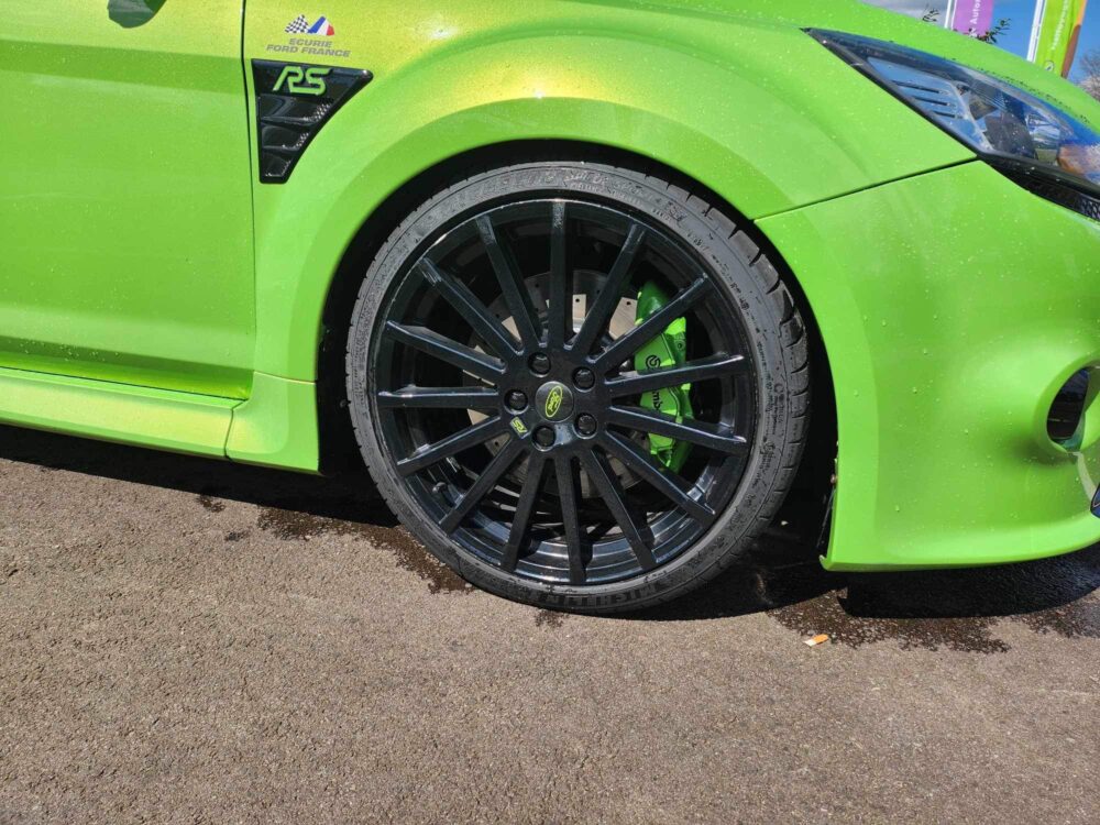 Pack adaptateurs YBT Ford Focus RS MK2 + durites renforcés aviations sur mesure étriers Brembo 4 pistons 336X28mm – Image 5