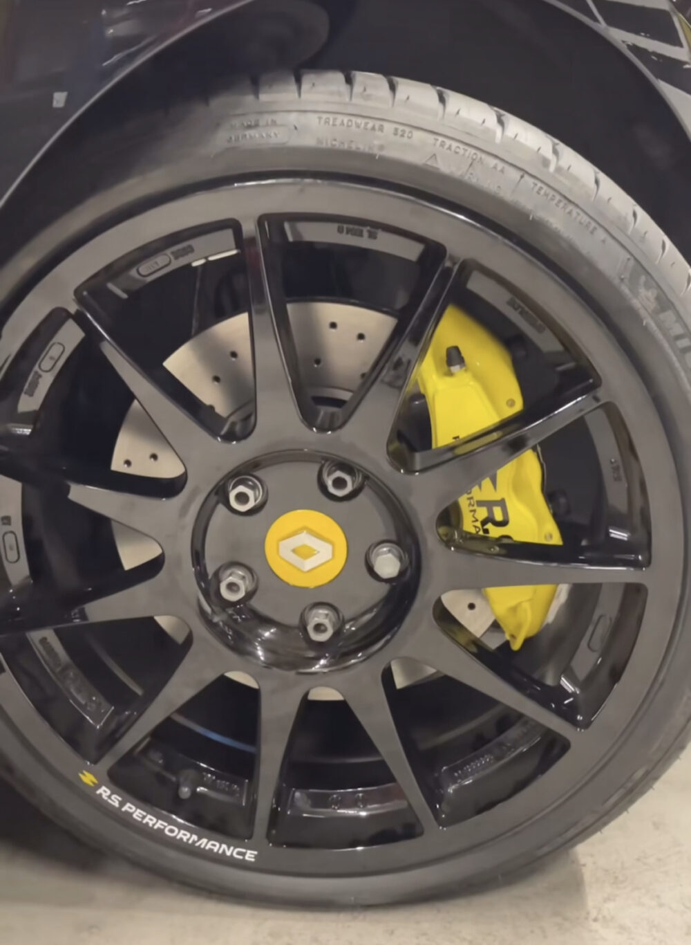 Pack adaptateurs YBT Clio 4 RS + durites renforcés aviations sur mesure étriers Brembo 4 pistons 320x28mm – Image 7